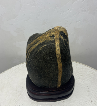 房子院子對胡同能放泰山石嗎？怎么放？